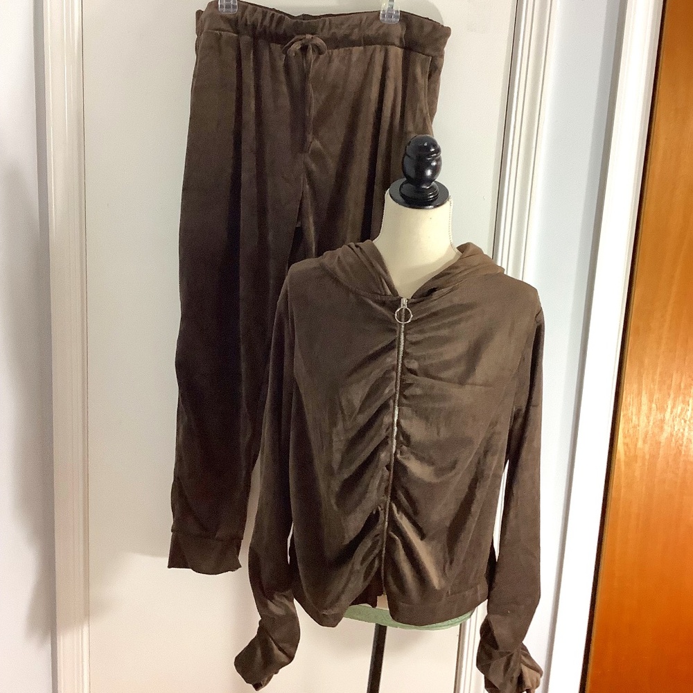 NWOT ARABELLA JUNIOR PLUS 3X VELOUR BROWN SET HOODIE PANTS